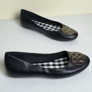 Kelly & Katie Black and Gold Flats with Medallion Size 8.5 Casual